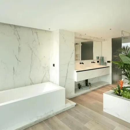 A Stunning Fully Renovated 3-bedroom Marbella