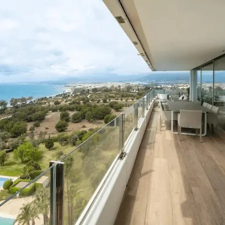 A Stunning Fully Renovated 3-bedroom Apartment *