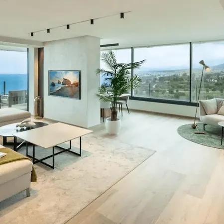 Apartment A Stunning Fully Renovated 3-bedroom Marbella