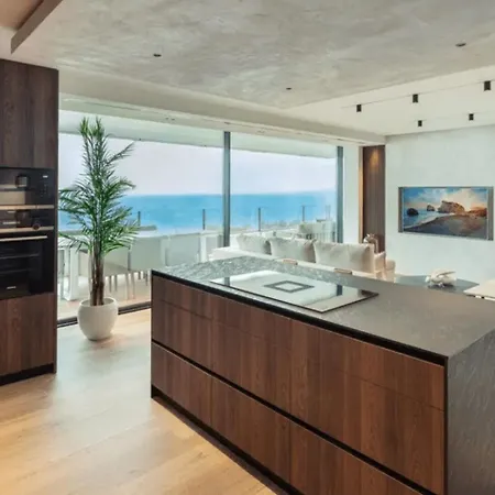 Apartment A Stunning Fully Renovated 3-bedroom Marbella
