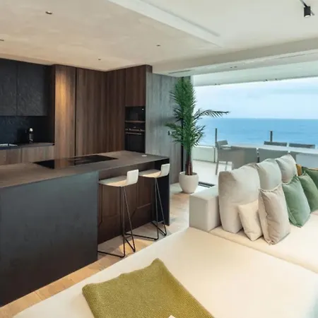A Stunning Fully Renovated 3-bedroom Apartment *