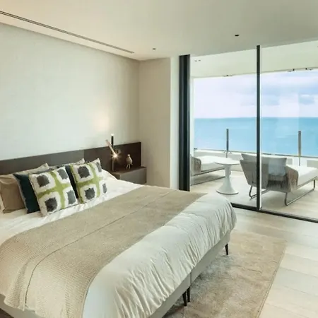 Apartment A Stunning Fully Renovated 3-bedroom *