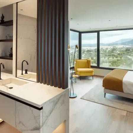 A Stunning Fully Renovated 3-bedroom * Marbella